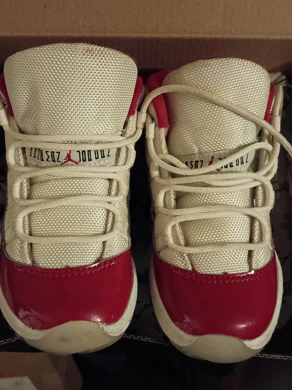 Jordan Kids Retro Sneaker in White and Red